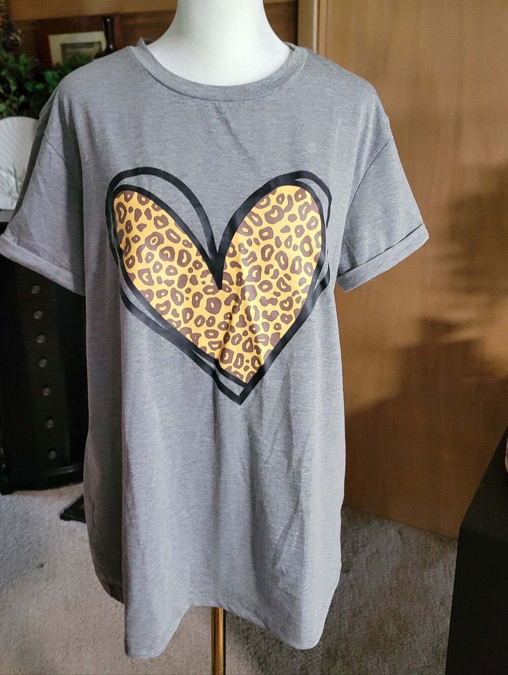 Womens  Gray Tee with Leopard Heart Graphic